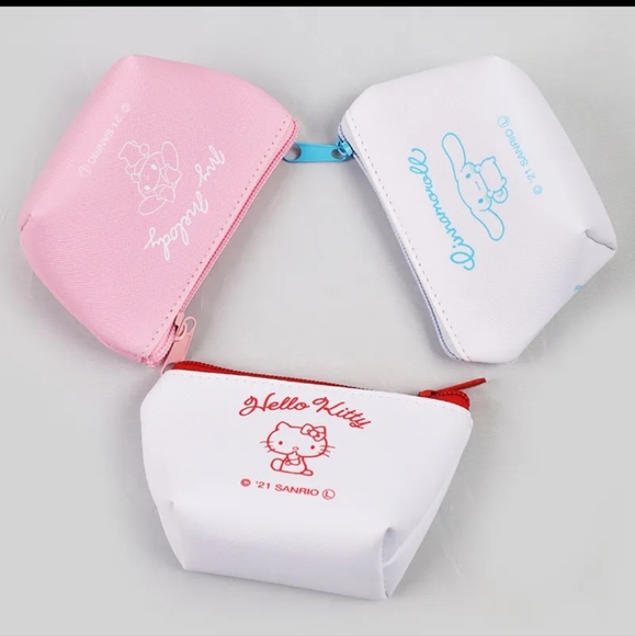 Hello Kitty Zippered Pouch - Picture 4 of 4